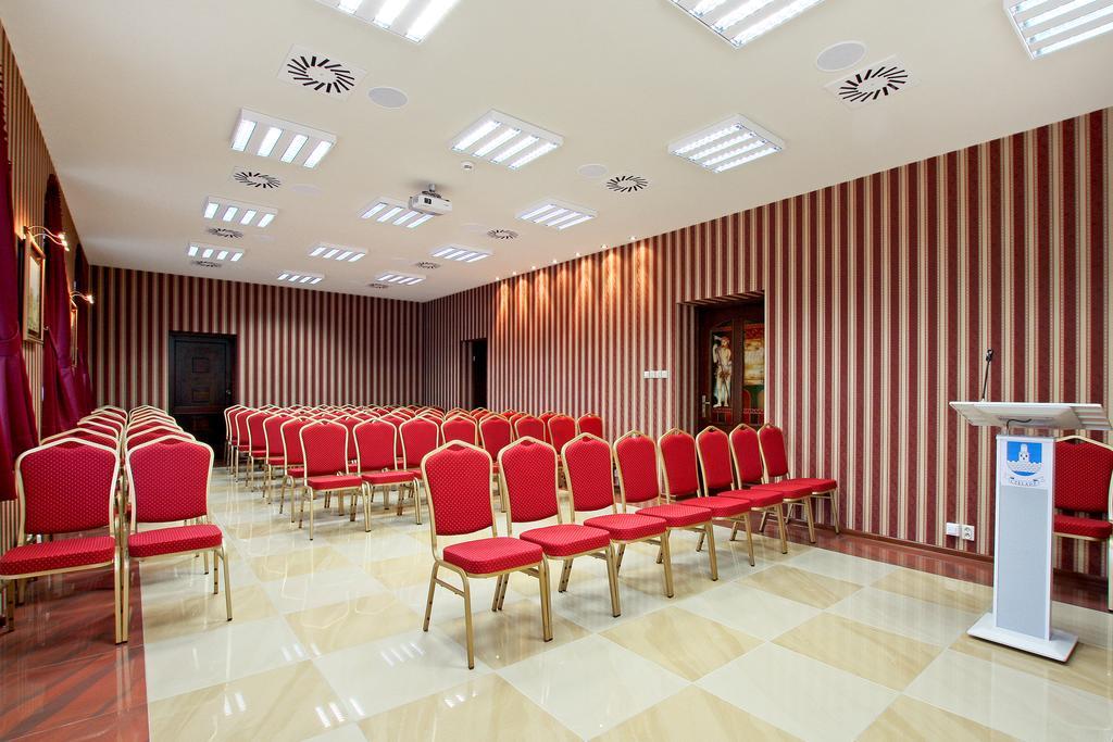 Palac Saturna Czeladź Dış mekan fotoğraf